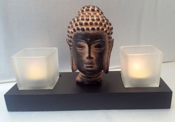 Basis Buddah mit 2 Kerzen