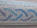 BORDURE ADHÉSIVE MOSAQUE BLEUE ENTRELACÉE 177199