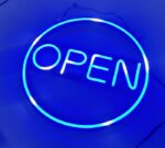ENSEIGNE OPEN AU NÉON LED RGB AVEC TÉLÉCOMMANDE