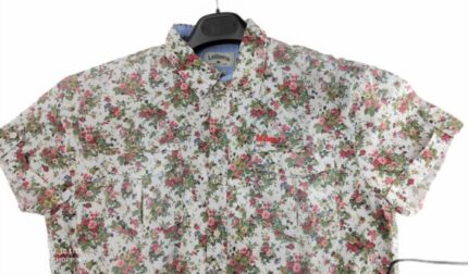 CHEMISE BLANCHE À FLEURS ROUGES MANCHES COURTES TAILLE L PAR LEE COOPER