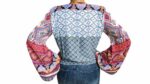 Camicetta a maniche a campana con scollo a V e stampa floreale boho.