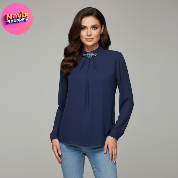 product-20250-0-c1385572-700 Blusa blu con un ornamento gioiello sul colletto
