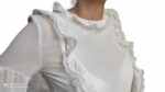 camicetta bianca da donna con maniche a sbuffo, volant in pizzo e polsini abbottonati