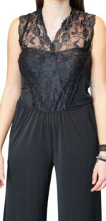 tuta intera (jumpsuit) nera elegante con un corpetto in pizzo senza maniche e pantaloni a gamba larga