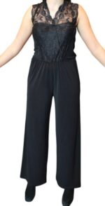 tuta intera (jumpsuit) nera elegante con un corpetto in pizzo senza maniche e pantaloni a gamba larga