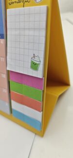 Vista della griglia mensile e dei blocchetti adesivi del calendario Mr. Wonderful 2027