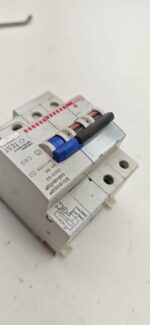Interruttore Differenziale Magnetotermico Bticino Salvavita C63 6kA 30mA - G823/63 - Imagen 3