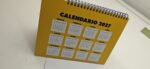 Vista della griglia mensile e dei blocchetti adesivi del calendario Mr. Wonderful 2027