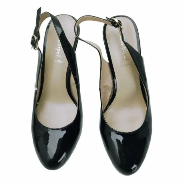 Décolleté nere in vernice con cinturino slingback e tacco 9 cm